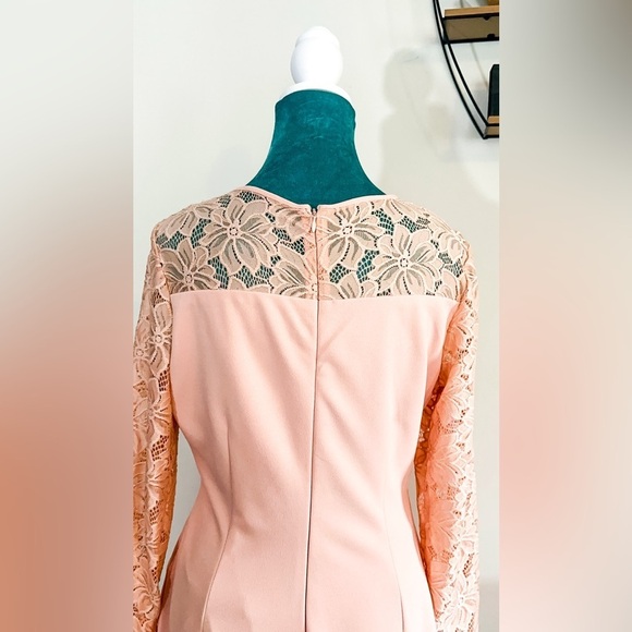 Timeless Ivanka Trump Lace Sleeve Dress - Size 8, Perfect for Any Occasion! - Picture 6 of 16